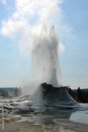 castle geyser erupting