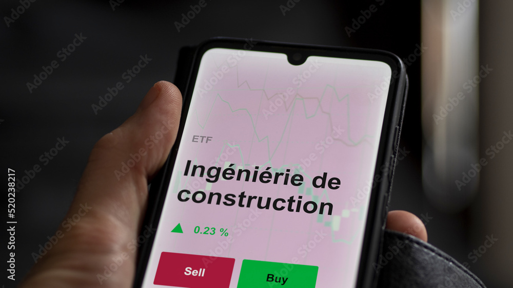 Un investisseur analyse un fonds etf ingéniérie de construction sur un graphique. Un téléphone affiche le cours de l'ETF. Texte en français francais Ingéniérie de construction Un investisseur analyse un fonds etf ingéniérie de construction sur un graphique. Un téléphone affiche le cours de l'ETF. Texte en français francais Ingéniérie de construction
