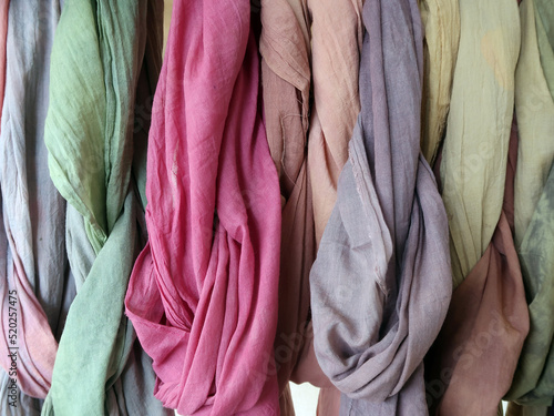 Stoffe mit Pflanzenfarben gefärbt - fabrics dyed with plant derived colours
