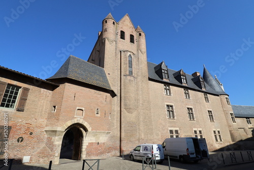 Le musée Toulouse--Lautrec, dans le palais de la Berbie, vue de l'extérieur, ville de Albi, département du Tarn, France photo