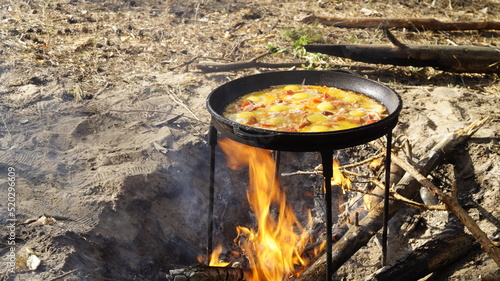 Photos scrambled eggs on the fire
