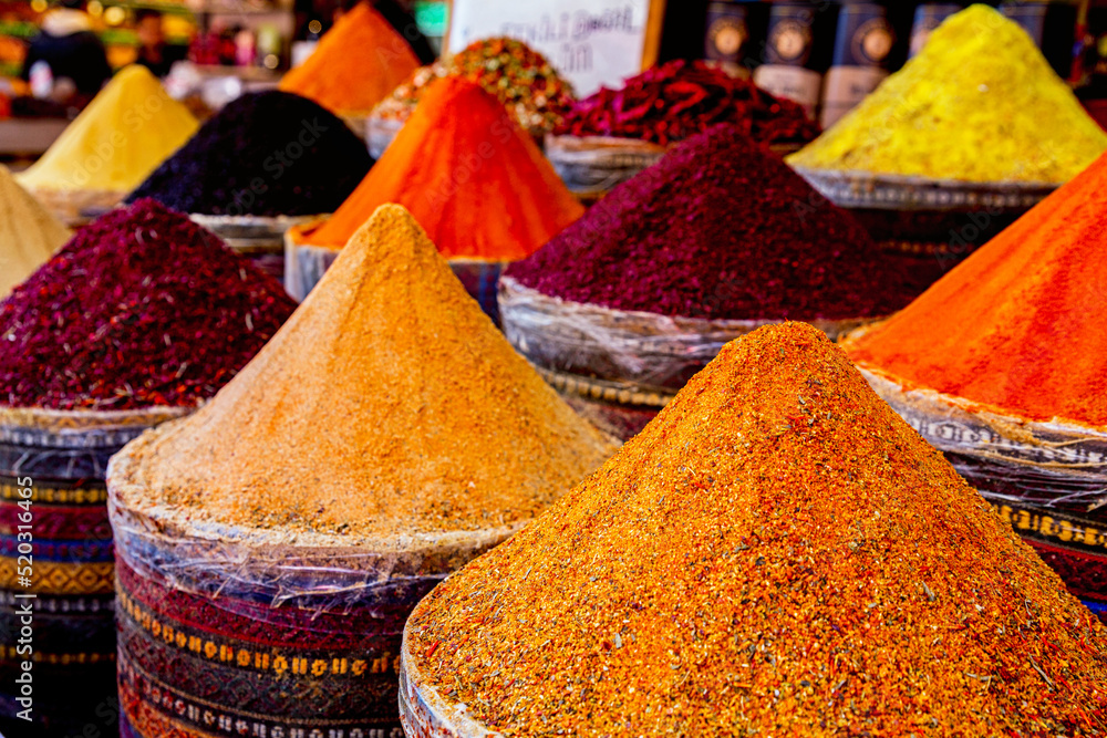 Obraz premium Spices Market with colourful mood. Multicolor spices sold at Egypt Bazaar (Misir Carsisi) in Istanbul, Turkey (Turkiye). Selected focus, copy space, colorful background