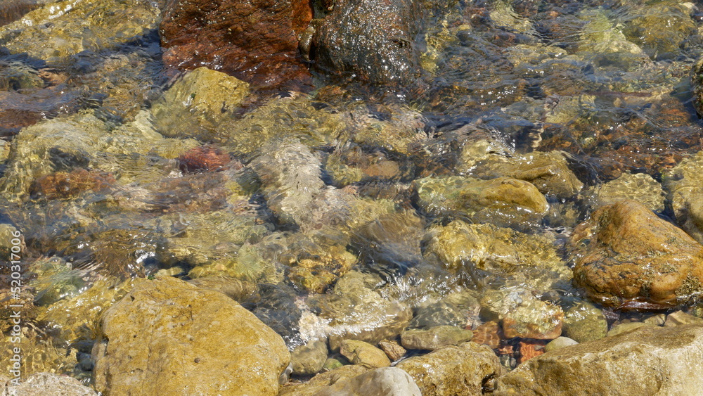Pierres et rochers sous l'eau. Mer Méditerranée, Cannes, France 