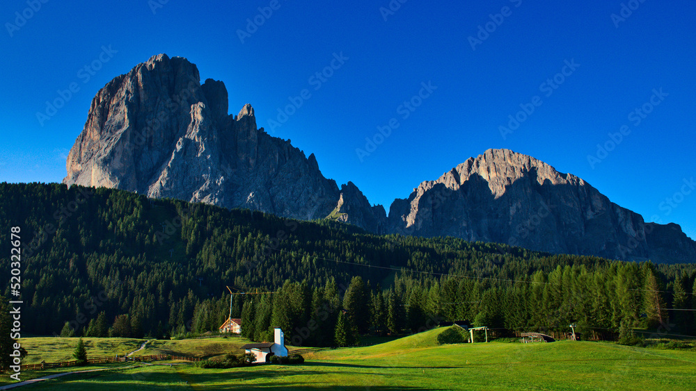 Val Gardena
One of the most beautiful valleys in the Dolomites. The colors and the contrasts make the landscape 