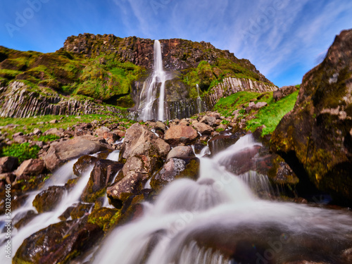 Cascada de Islandia  peque  a pero bonita