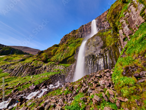 Cascada de Islandia  peque  a pero bonita