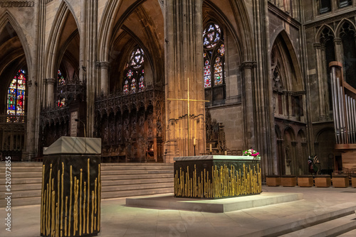 Photos Altar and Central nave of the cathedral of Saint-Etienne Cathedral in Metz
