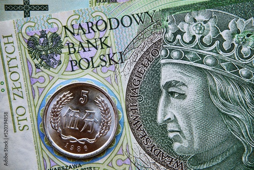 polski banknot 100 PLN  chi  ska moneta  Polish banknote  100 PLN  Chinese coin