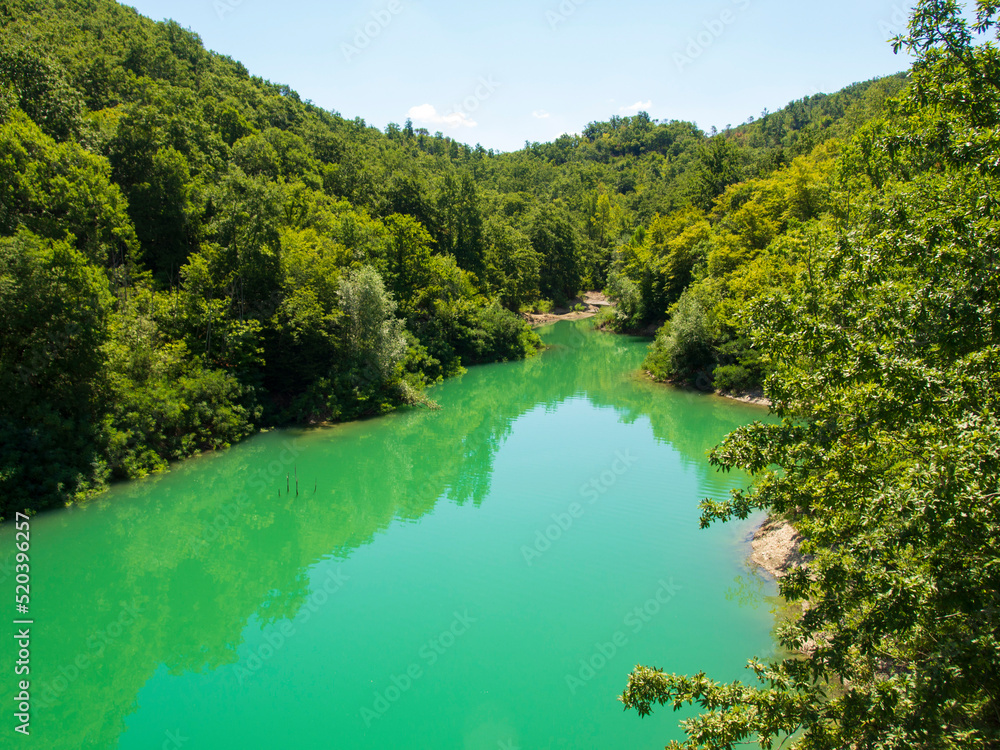 Italia, Toscana, distretto di Firenze, Barberino del Mugello, il lago artificiale di Bilancino. Italia, Toscana, distretto di Firenze, Barberino del Mugello, il lago artificiale di Bilancino.