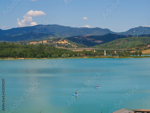Italia, Toscana, distretto di Firenze, Barberino del Mugello, il lago artificiale di Bilancino. photo