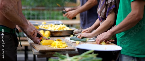 Cuisine coupe légume courgette jaune préparation aliment photo