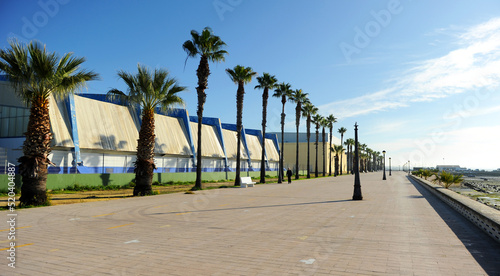 Paseo Marítimo y Pabellón Polideportivo Municipal en Puerto Real, provincia de Cádiz, Andalucía, España