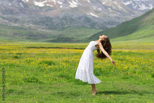 Wallpaper Mural Woman in white dress screaming in the mountain Torontodigital.ca