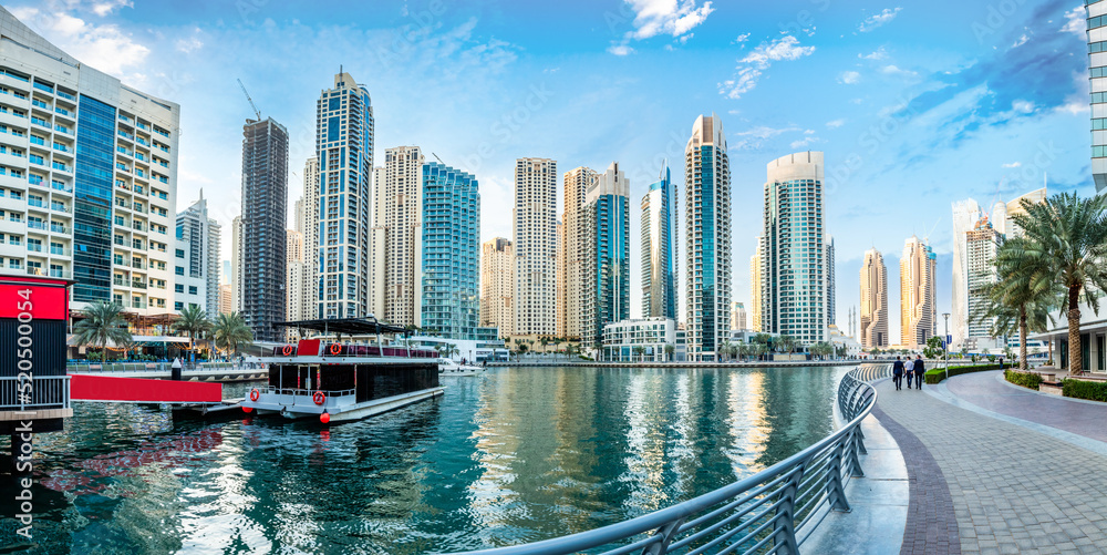 Naklejka premium Dubai marina promenade in UAE