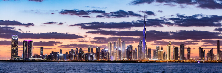 Crédence de cuisine Burj Khalifa Skyscrapers skyline of Dubai UAE downtown with Burj Khalifa at sunset  © Photocreo Bednarek