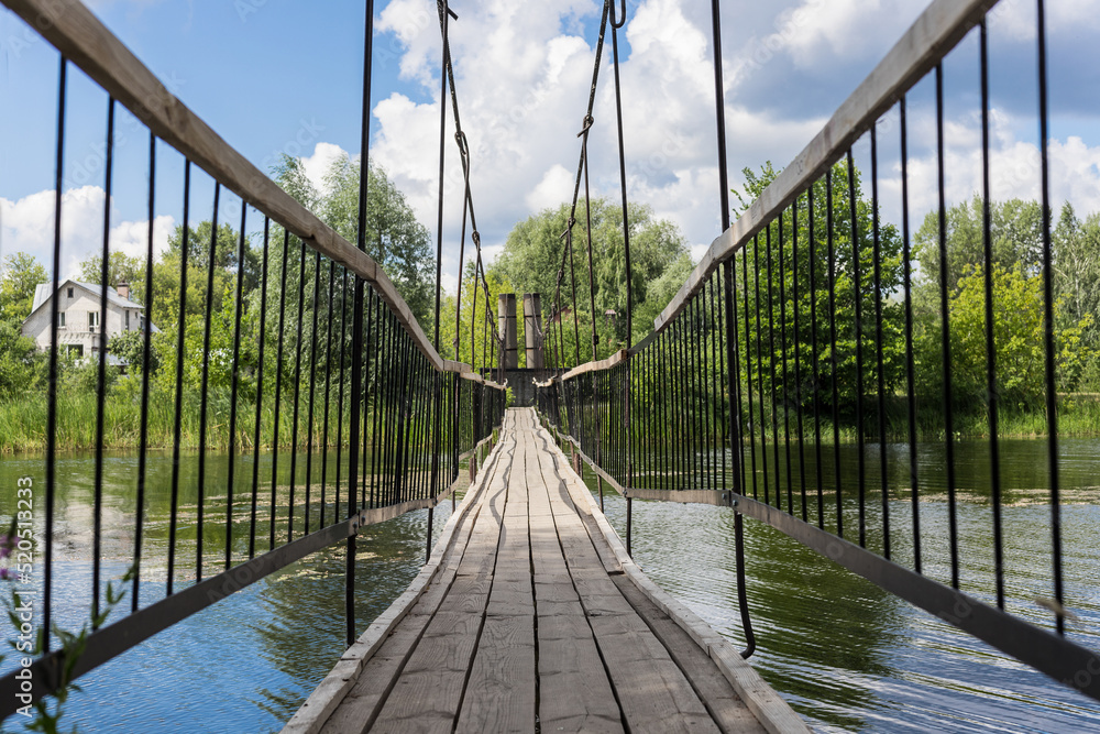 Obraz premium Beautiful suspension bridge over the river.