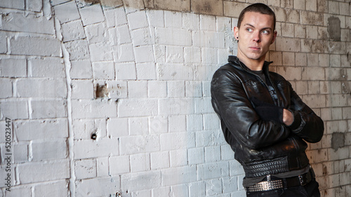 Photos Urban attitude: watching, waiting