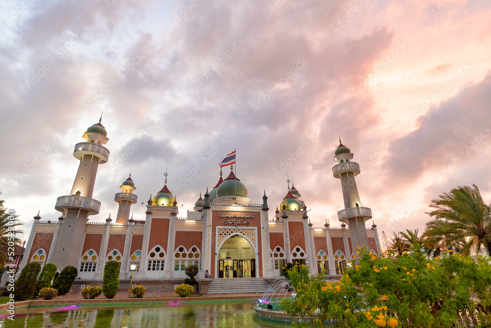 Fototapeta premium The most beautiful Viewpoint Pattani Central Mosque, southern Thailand.(landmark of Pattani is the central mosque in Pattani )