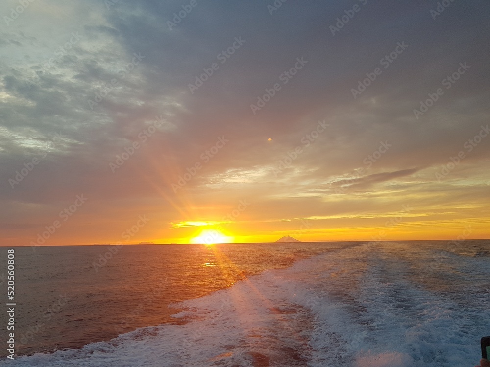 Obraz premium sunset over the sea