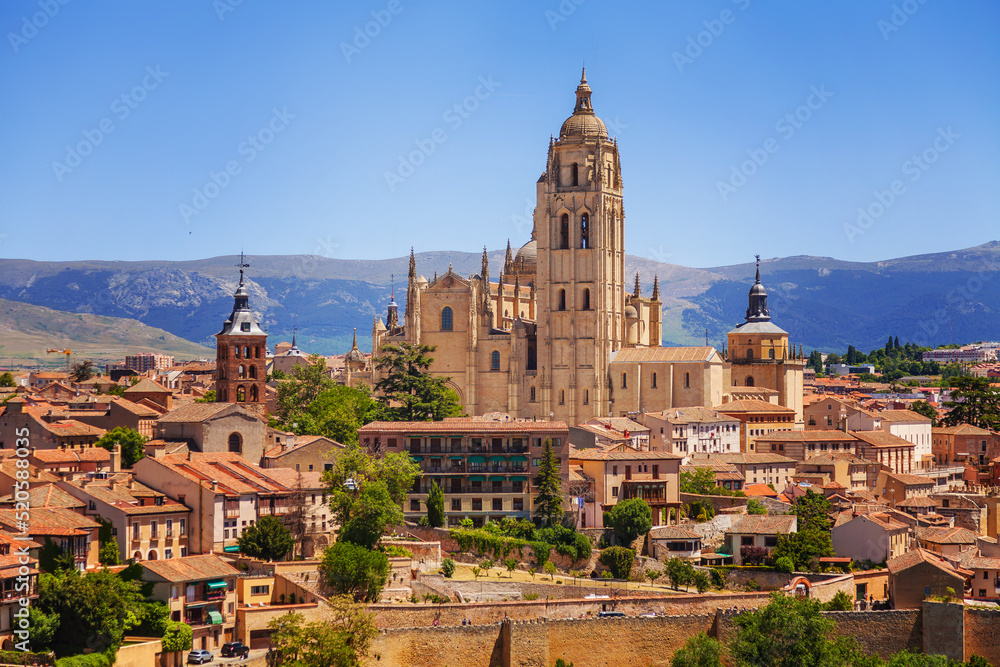 Fototapeta premium SEGOVIA / SPAIN - MAY 29TH, 2022: Panoramic View of Segovia, Old Town 