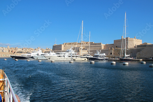 Obraz na plátně saint angel fort and marina in vittoriosa (malta)