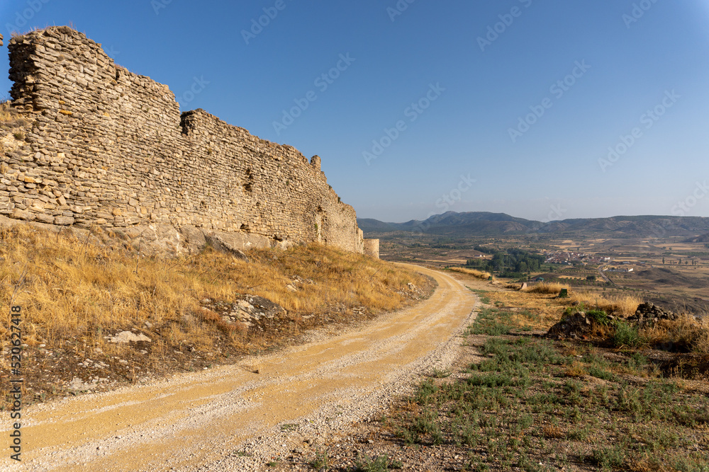 Dirt road on Moya Castle, cuenca (Spain).