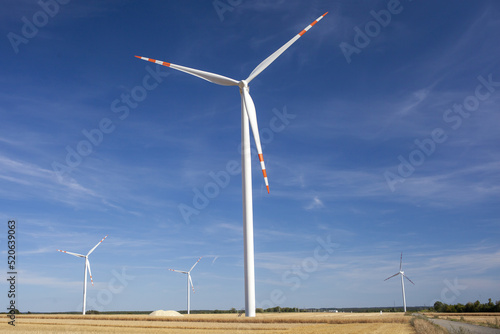 Jeden z coraz liczniejszych parków wiatrowych służący do wytwarzania czystej energii elektrycznej