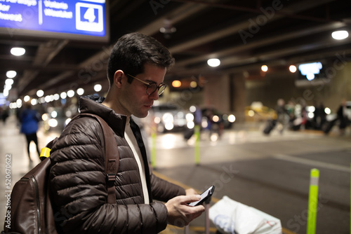 Man orders a taxi from his cell phone