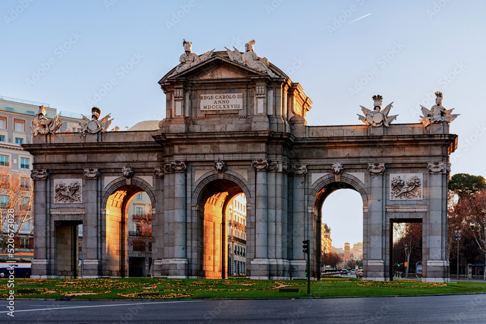 Puerta de Alcalá en la Plaza de la Independencia, Madrid, España	