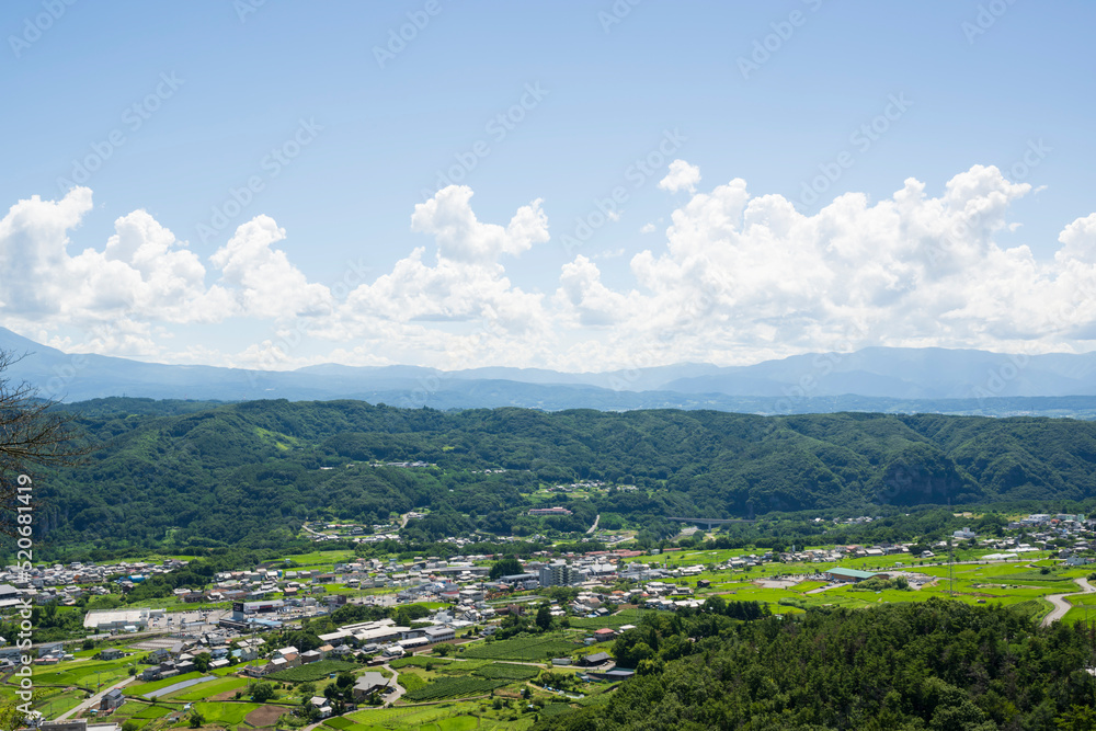 Obraz premium 夏 山と入道雲 里山