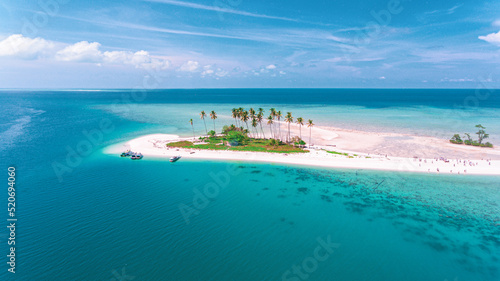 Φωτογραφία Manimbora, a spongebob island near borneo