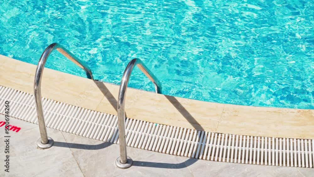 4k, stairs to the hotel pool