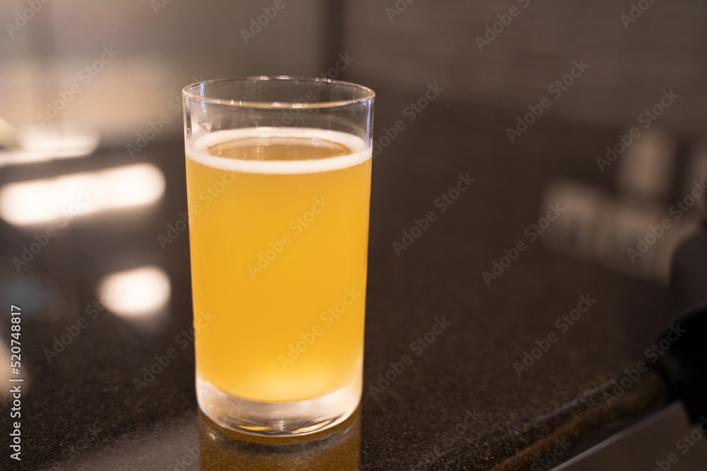 飲み物素材 泡のない生ビール 飲み物素材 泡のない生ビール
