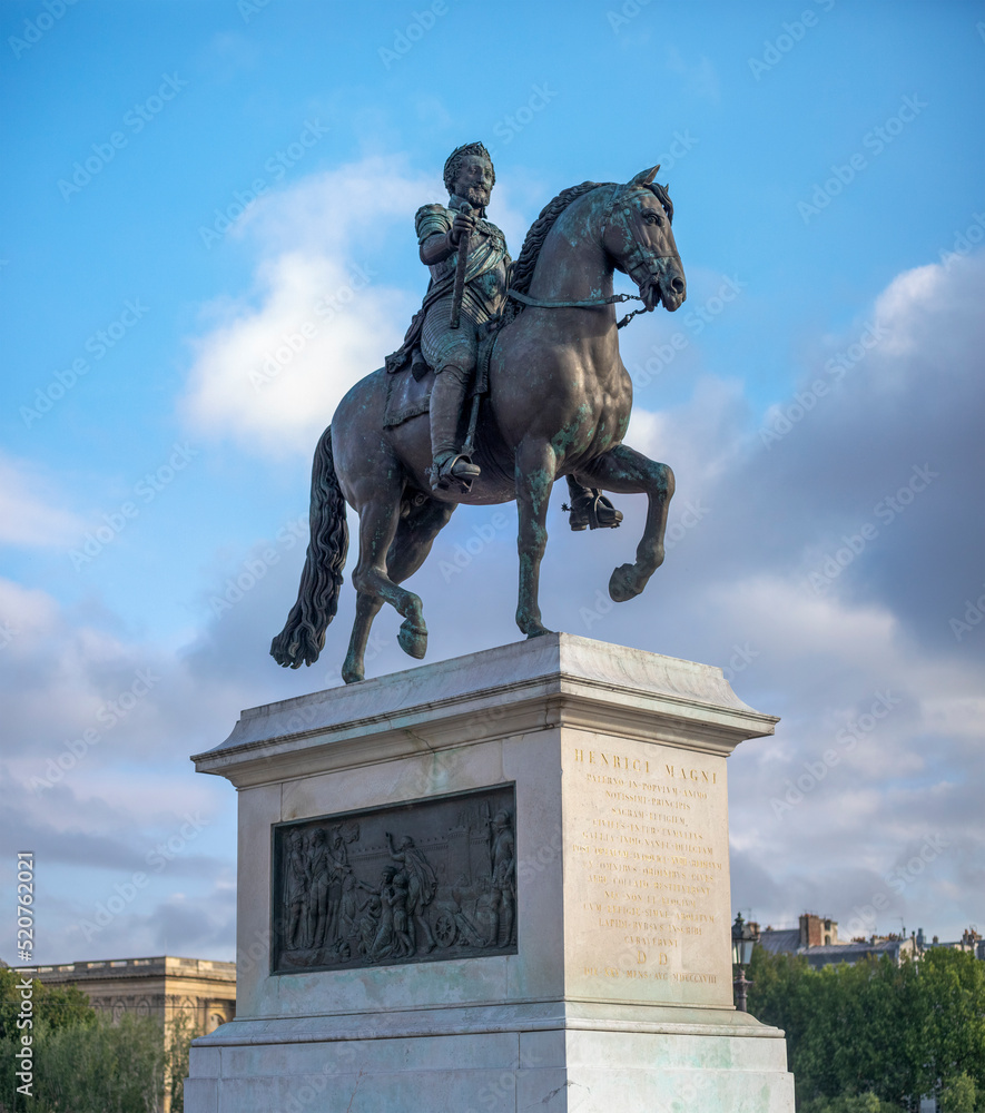 Fototapeta premium Monument on the Pont des Arts on the Seine river in Paris that divides the Parisian city creating a beautiful scenery with the bridge and the Parisian city.