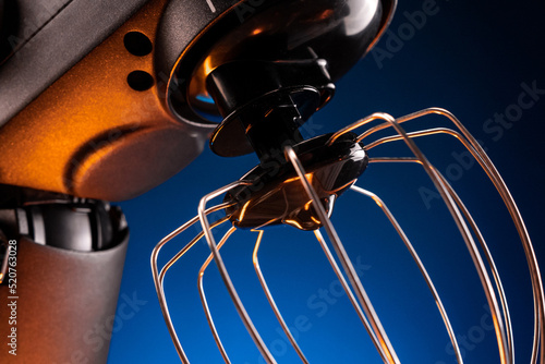 Canvas-taulu Plated planetary mixer, whisk and bowl close up, kitchen helper