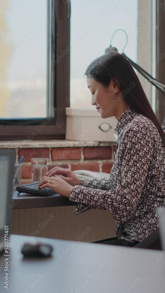 Vertical video: Close up of woman working on project planning with computer, designing marketing and management strategy for development in office. Employee using analysis for startup business growth. Vertical video: Close up of woman working on project planning with computer, designing marketing and management strategy for development in office. Employee using analysis for startup business growth.