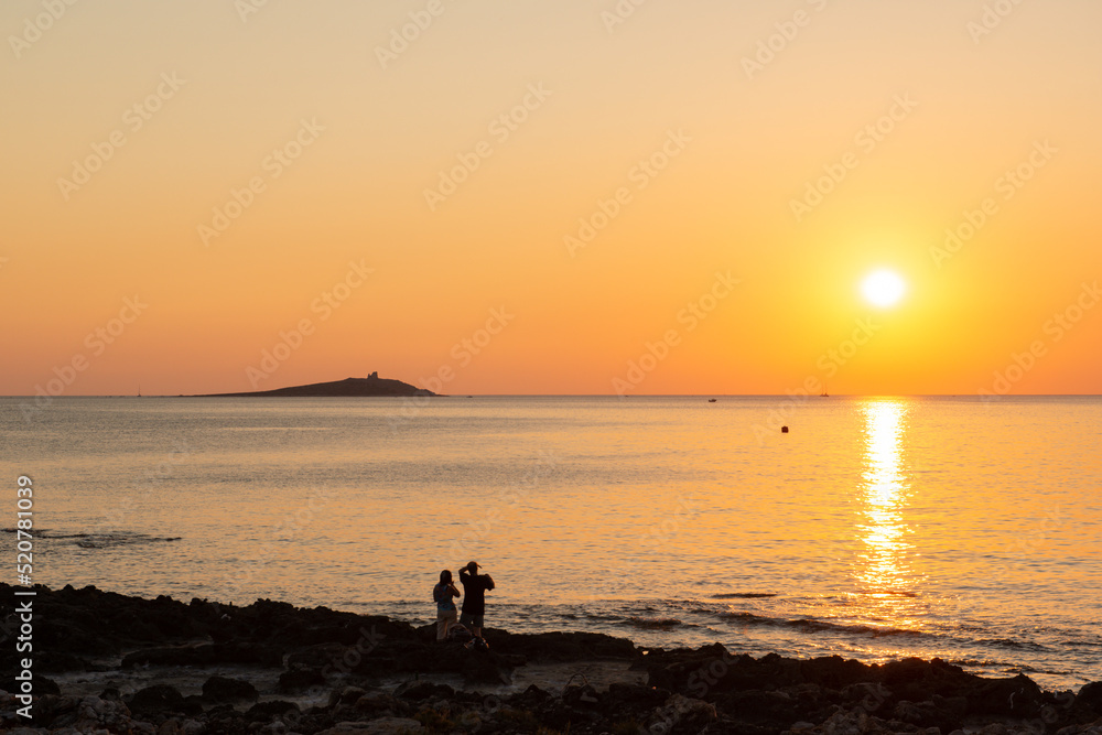 Obraz premium tramonto all'isola delle femmine in sicilia