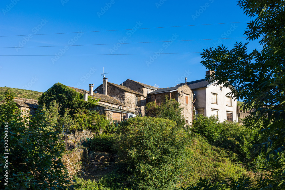 Maisons du Hameau de Douch, près du Mont Caroux