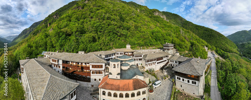 Fotografia Drone view of St John the Baptist Bigorski monastery in Macedonia