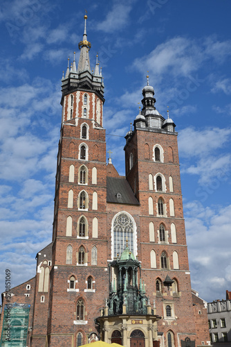 Tours de la basilique Sainte-Marie de Cracovie. Pologne