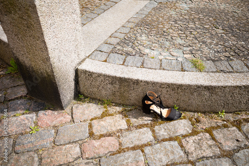 Imagine the wearer of this single women´s sandal