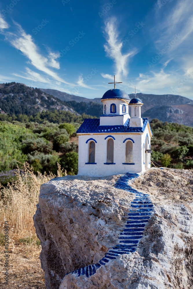 Small greek church on rock near zia, kos island, greece - obrazy, fototapety, plakaty 