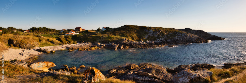 Panoramic view of the sunset on the coast from the peak of Porto Nadelas (Galicia) Panoramic view of the sunset on the coast from the peak of Porto Nadelas (Galicia)