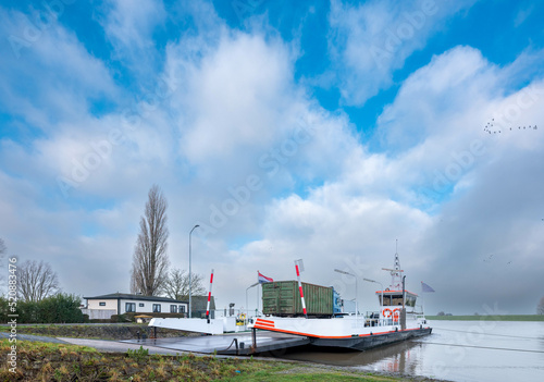 Veer bij Beusichem  || Ferry at Beusichem photo