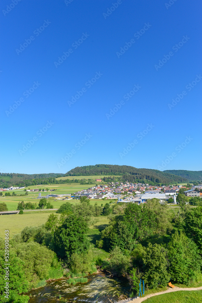 Obraz premium Panoramaansicht Mühlheim an der Donau (Landkreis Tuttlingen) in Baden-Württemberg