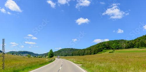 L440 vor Balingen im Zollernalbkreis in Baden-W  rttemberg