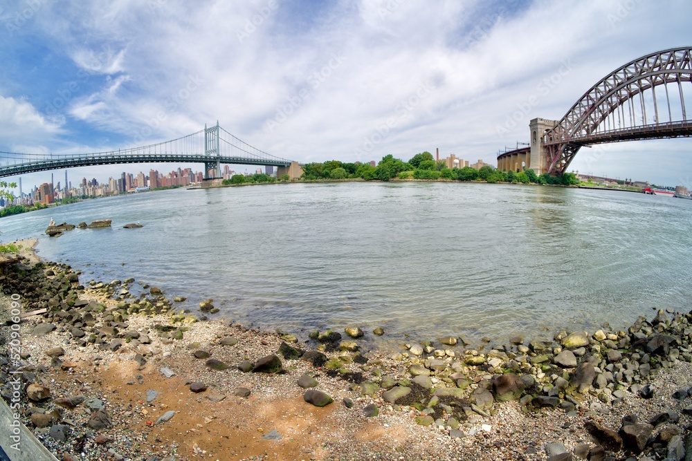 Obraz premium Triboro [Robert F. Kennedy] Bridge and Hell Gate Bridge. East River, New York