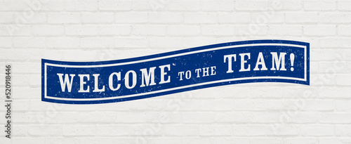 WELCOME to the TEAM! と書かれたレンガ壁