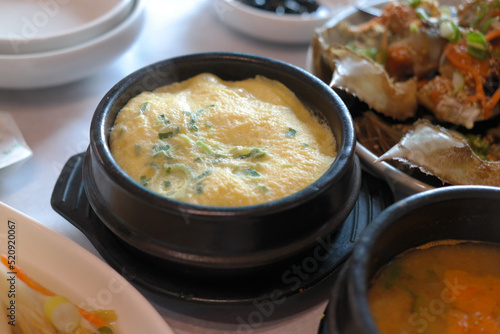 It is a Korean food that is steamed with eggs, mushrooms, fish cakes, etc., and seasoned with salted shrimp or salt.