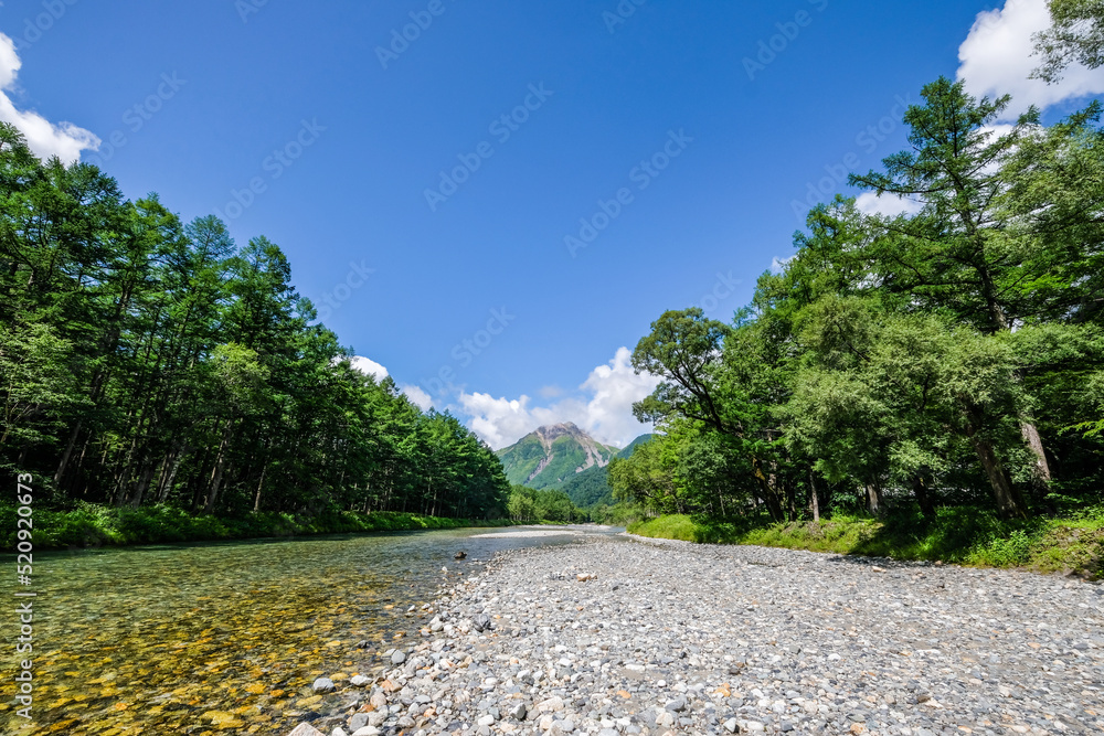 長野県松本市上高地の梓川と焼岳